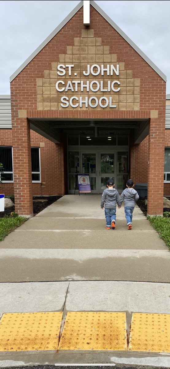 ashdyce's tweet photo. My mommy heart isnβt so sure about this, Iβm super excited for my little dudes but how have 4 years flown by already??? Hereβs to new adventures, new friends and a happy first year. #letthetearsflow #tysieandthomas #jk #excitingday #mommysareneverready https://t.co/wP3DJ5Ugr2