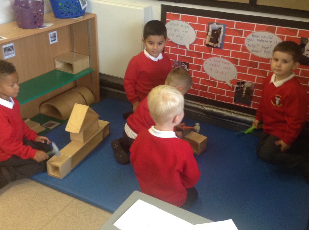 clifton_sch's tweet photo. It's been a fantastic first day in #CliftonReception Here are some of the things we've been getting up to #learningthroughplay #ourfirstday https://t.co/CAg11L3CGq