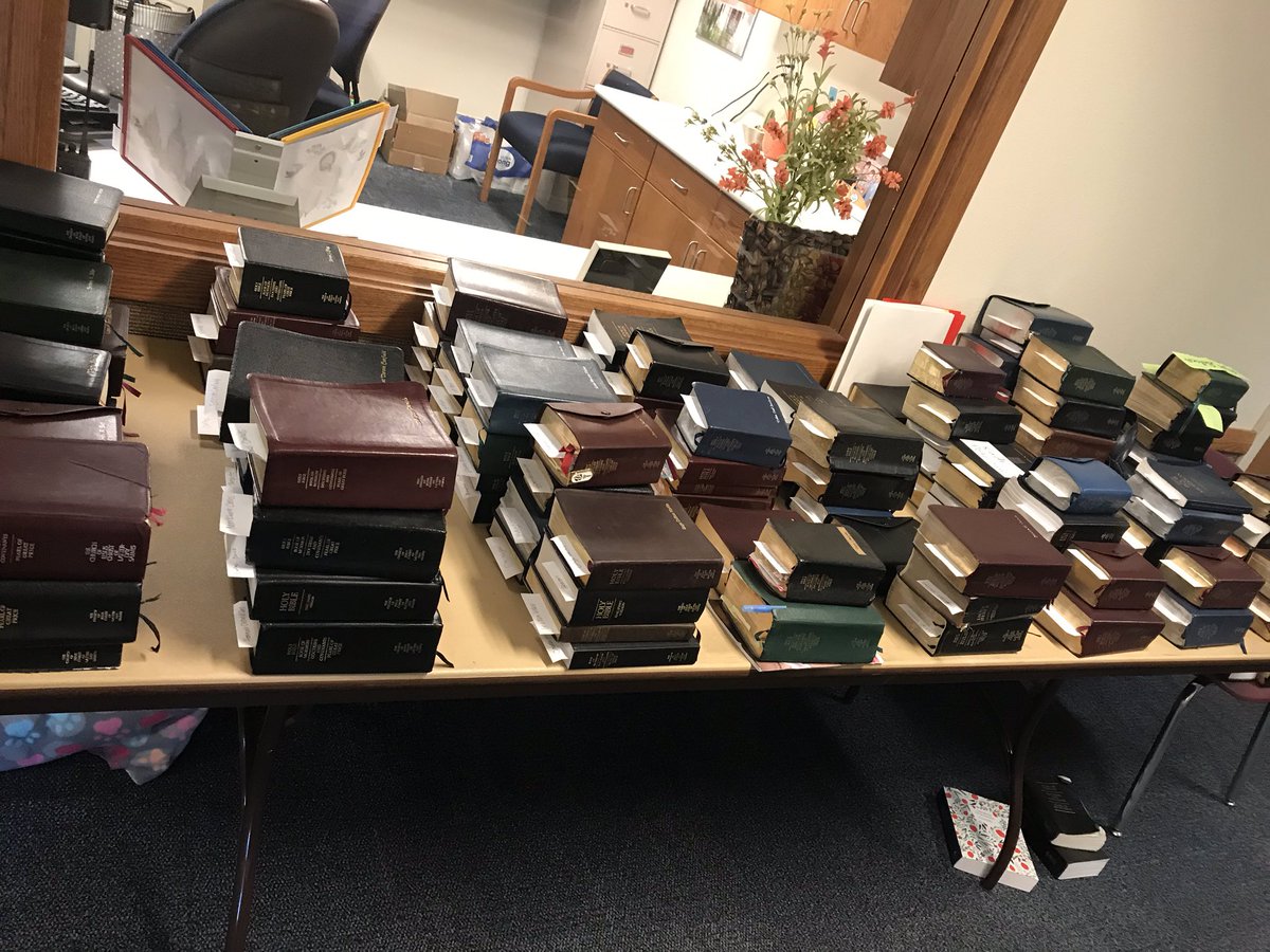 WHS_SEM's tweet photo. EXTRA SCRIPTURES 😎: because 4th term ended abruptly we have lots and lots of scriptures here at the Westlake seminary building. They are from Westlake, Lake Mountain, Vista Heights, and Lakeview. Please pick them up by Sept 24th. https://t.co/hVQ1NbSKeM