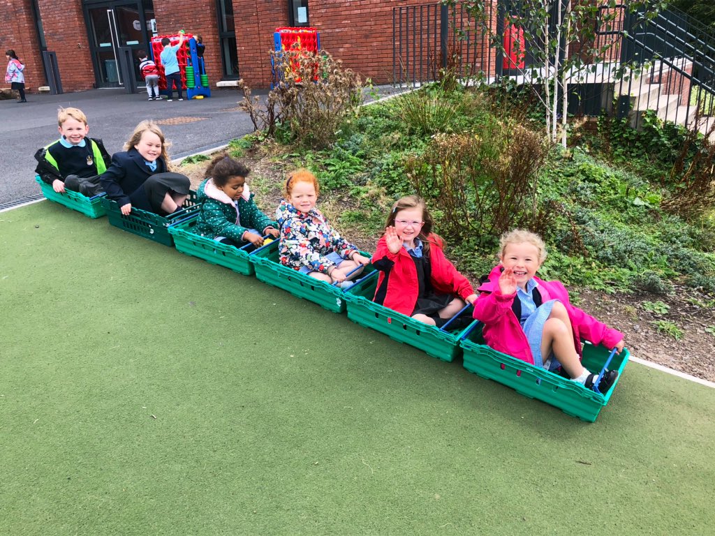 BroomhillPSG's tweet image. P1 had great fun in the playground during their outdoor learning afternoon session today 🌳🌲 With their loose parts they built trains, surfboards, boats and many other modes of transport🚣‍♀️ 🚂 🏄‍♂️ and made huge waves to sail and surf on 🚢 🌊