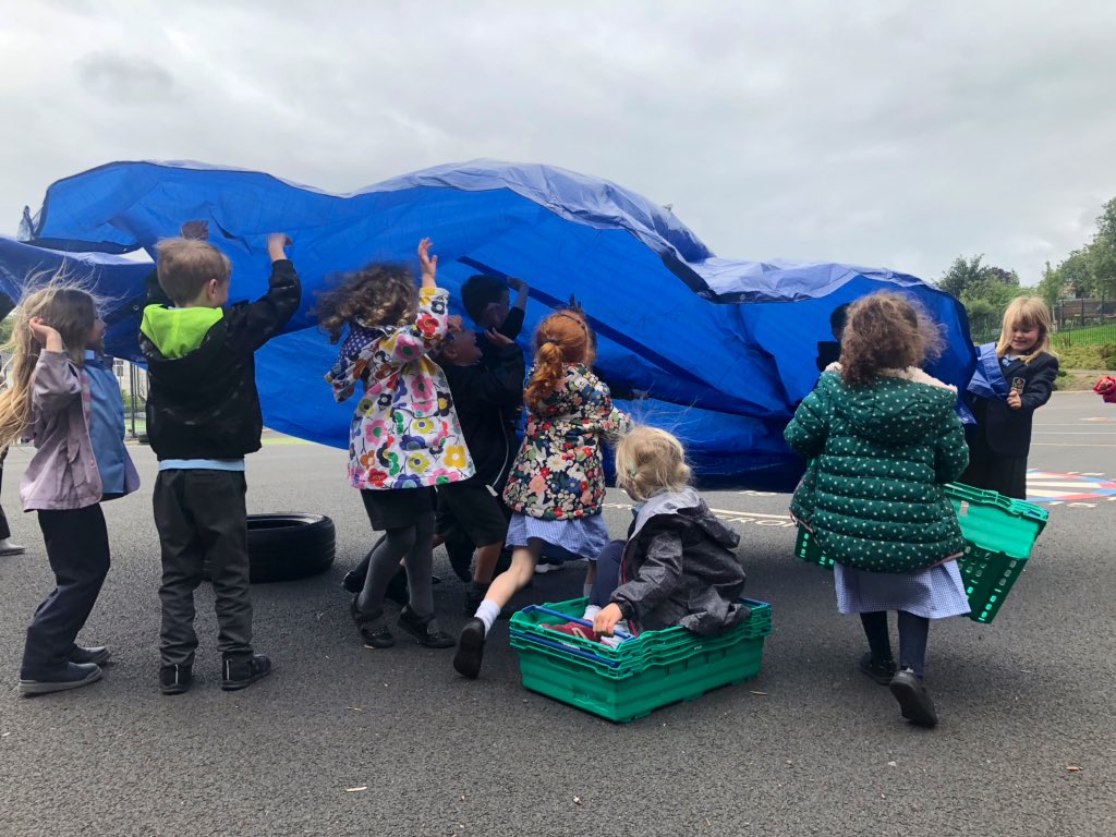 BroomhillPSG's tweet image. P1 had great fun in the playground during their outdoor learning afternoon session today 🌳🌲 With their loose parts they built trains, surfboards, boats and many other modes of transport🚣‍♀️ 🚂 🏄‍♂️ and made huge waves to sail and surf on 🚢 🌊