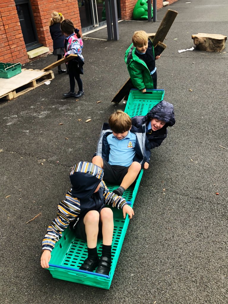 BroomhillPSG's tweet image. P1 had great fun in the playground during their outdoor learning afternoon session today 🌳🌲 With their loose parts they built trains, surfboards, boats and many other modes of transport🚣‍♀️ 🚂 🏄‍♂️ and made huge waves to sail and surf on 🚢 🌊