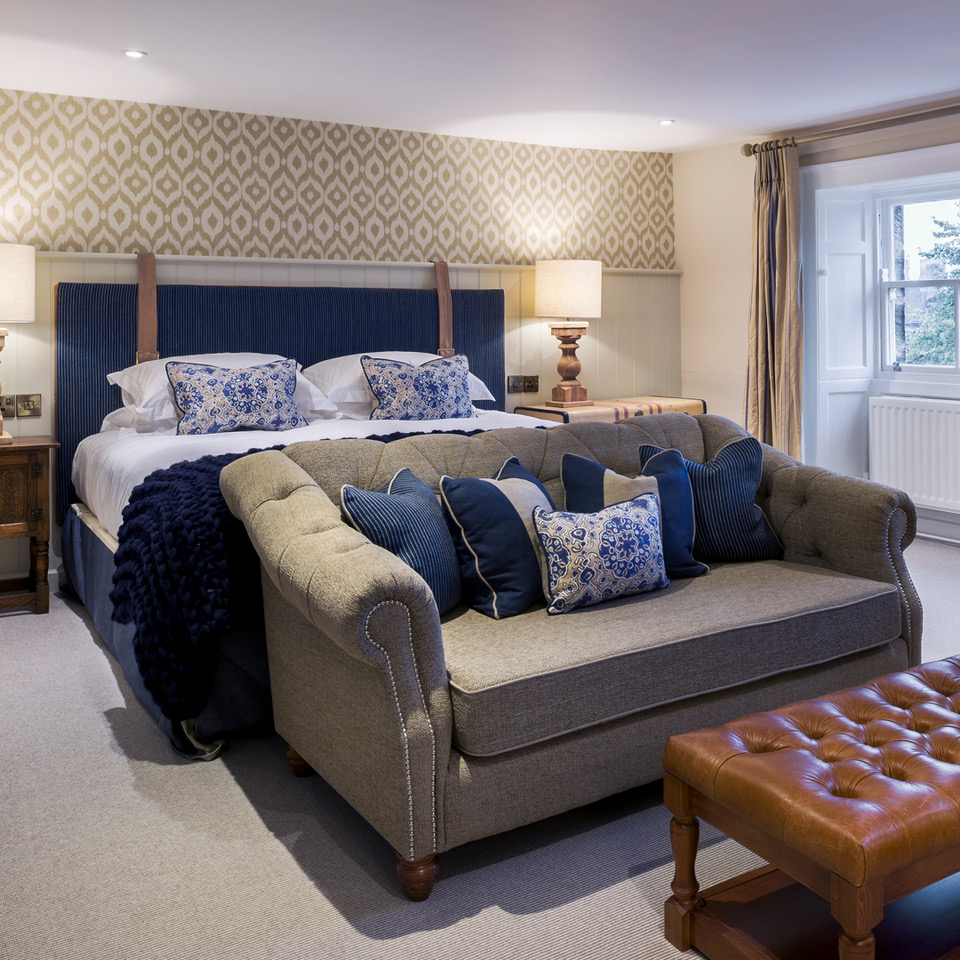 Looking for a night away? Rooms are going like hotcakes. We’ve currently only got one left for this Saturday. Snap up a stay in our luxury Goswick room, with views of Alnwick Castle and dinner available on booking. #cookiejaralnwick #northumberland #alnwick #hotel #staycation