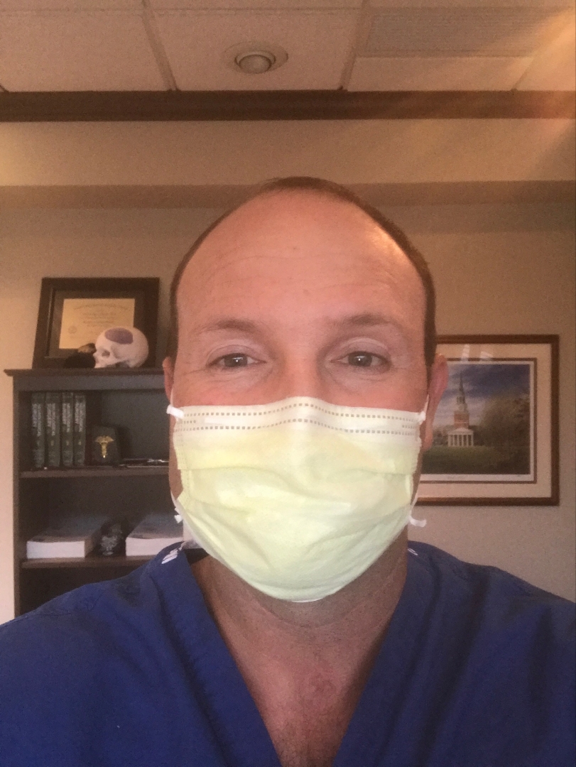 normanregional's tweet photo. Neurosurgeon Dr. Cochran wears a mask because "It’s respectful to others to wear a mask in our current situation and all the cool kids are doing it."
#GotMaskOK #MaskUpOK #NormanRegional #NormanRegionalcares #COVID19 #Coronavirus #physician #maskup #whymask #wearamask https://t.co/AdTjIKY4ix