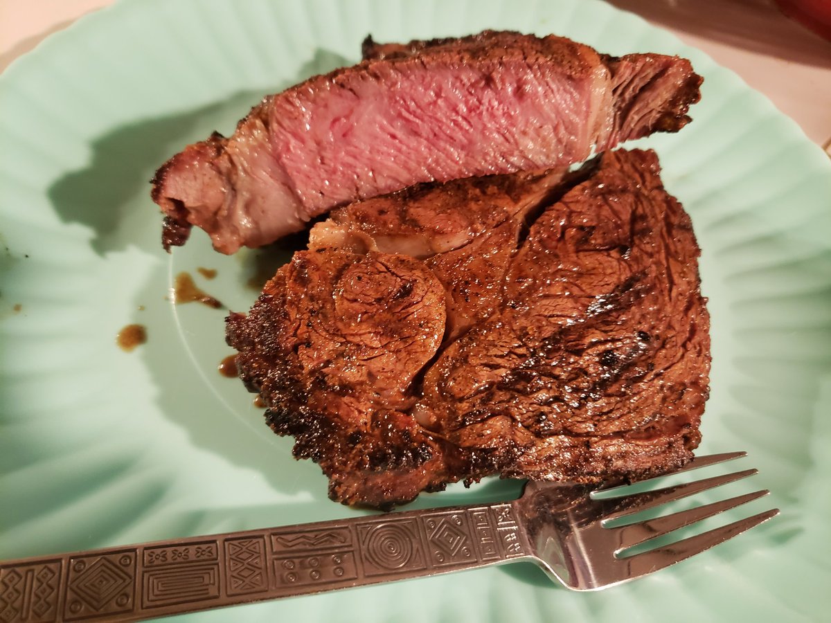 BbqSkye's tweet photo. Working on the steak game.

#blueskyebbq #Foodie  #BBQLife  #sca #BBQ  #ribeye #foodblogger #Cooking #cookingathome https://t.co/pzVUEuo7ru