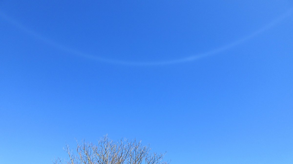 ImagesCoast's tweet photo. Strange sundog. #strange #sundog #unusual #Bizzarre #space #spaceobject #ufo https://t.co/4cQu7J7Zpt