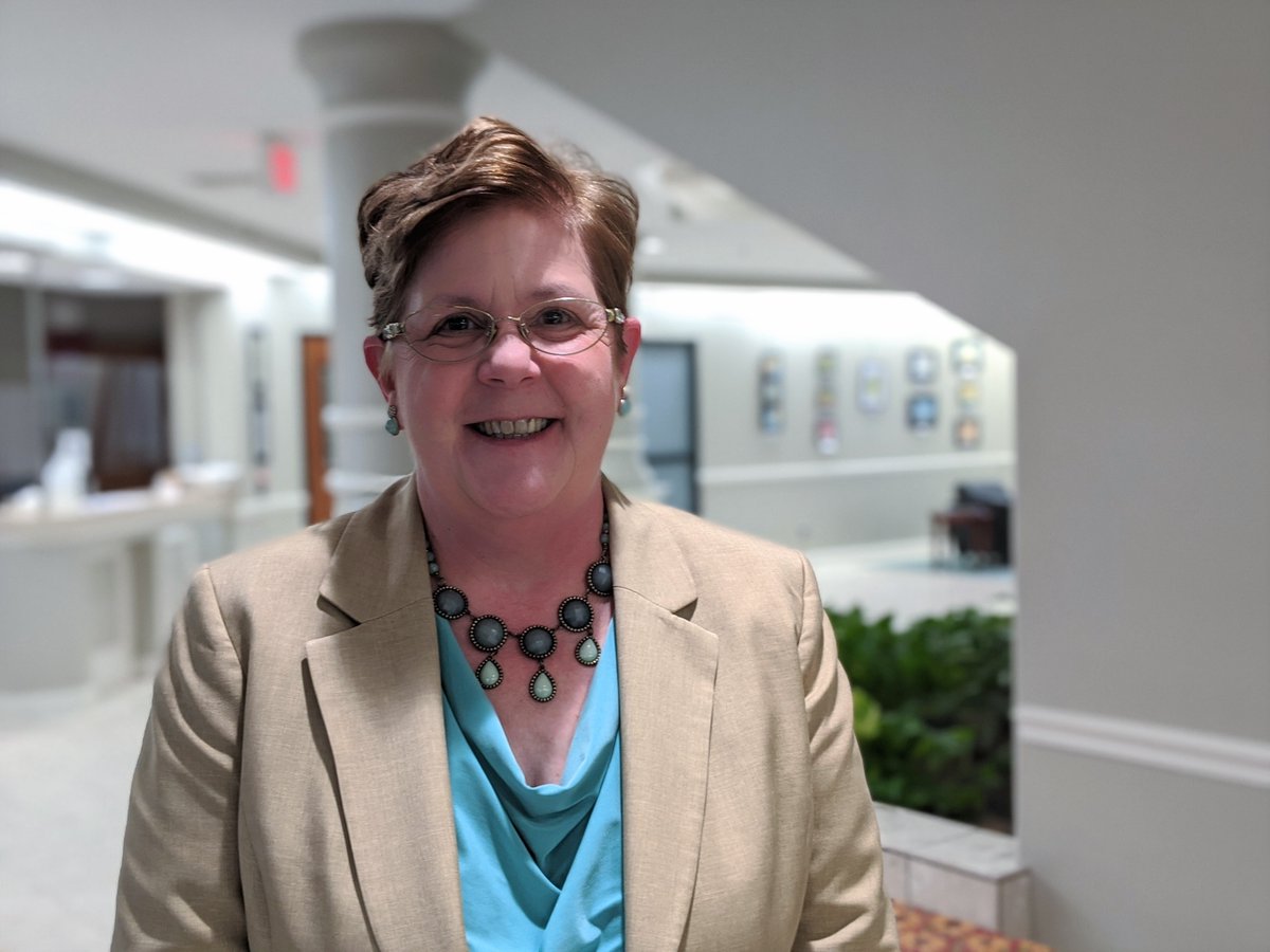 HamCountyLead's tweet photo. Thank you HCLA Class of 2006 Alumni Ann O'Hara for presenting LOCAL GOVERNMENT 101 #LearnConnectLead #HCLAProud https://t.co/UsvUt9L4Er