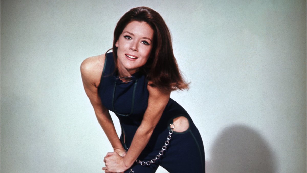 cineplus_ocs's tweet photo. L'immense Diana Rigg nous a quitté à l'âge de 82 ans.
 
Elle est connue pour son rôle mythique d'Emma Peel dans #ChapeauMelonEtBottesDeCuir et de la dangereuse Lady Olenna Tyrell dans #GameOfThrones. https://t.co/llr3QzORmj