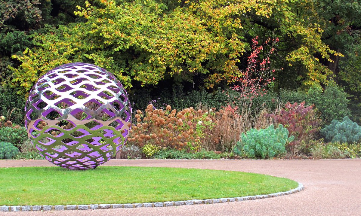 The_SGLD's tweet photo. Congratulations to @BenedictGreen who has passed project one in the SGD adjudication process and is now on his way to becoming a fully Registered Member of the Society - MSGD.   

To find out how to join the Society visit our website https://t.co/U2qm905xdE. https://t.co/kwMt7uwKvd