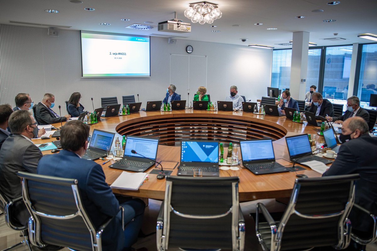JJansaSDS's tweet photo. Po seji @vladaRS še redna seja #NGS1 za koordinacijo črpanja evropskih sredstev. Ogromno birokratskih ovir na poti denarja do investitorjev in ljudi. #Čistimo https://t.co/GJPsiRe1uV