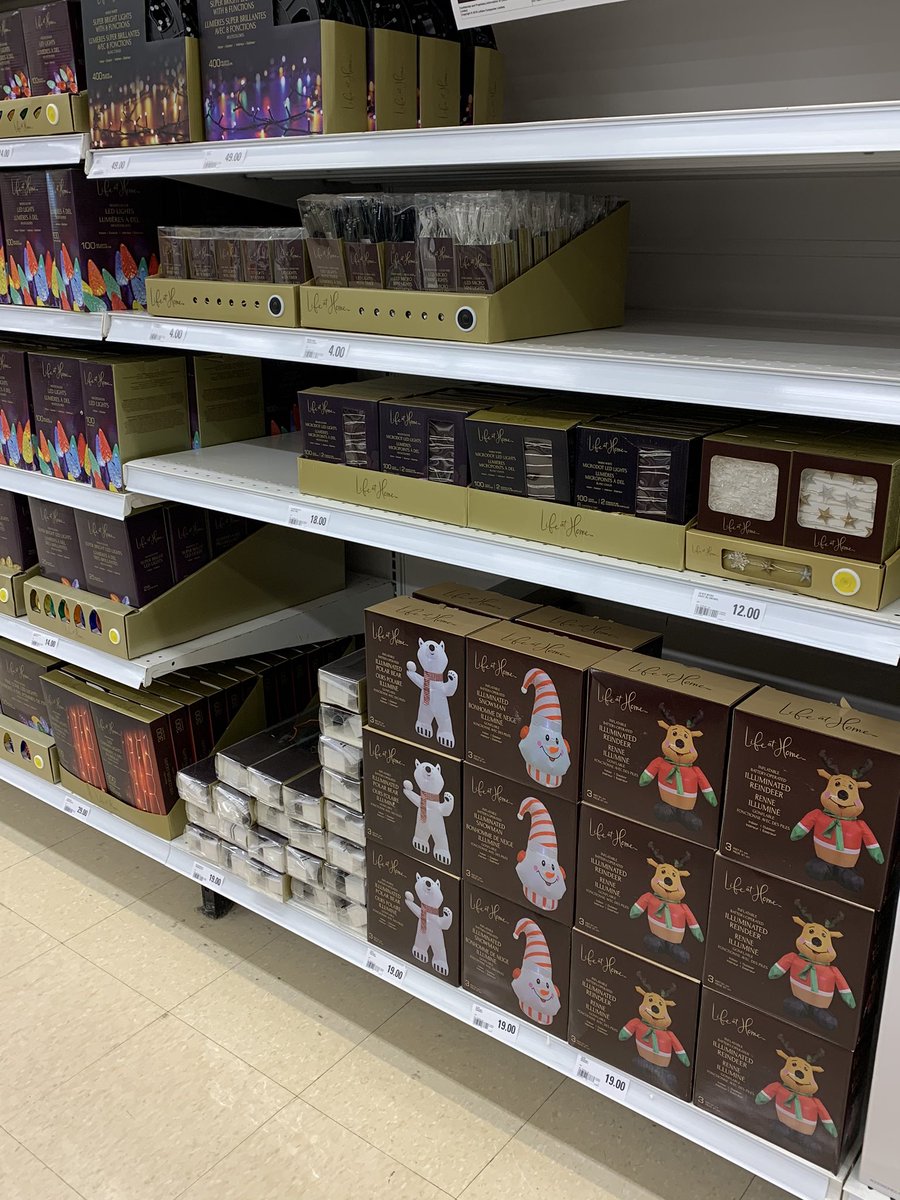 TheMissEmily's tweet photo. According to the calendar itβs still summer, @LoblawsON !!! π©π€―π€¬π
πΌπ #ChristmasinSeptember #beforeThanksgiving #beforeHalloween #itsstillsummer https://t.co/ko0VceXJhW