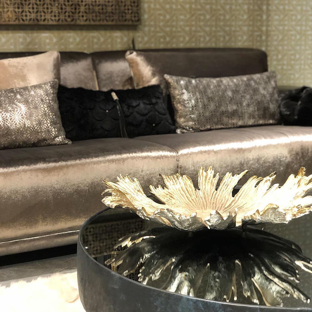 estetikdecor's tweet photo. #ESTETIKdecor's luxury cushions in soft black and platinum colors. https://t.co/8lTUgnv4tB
