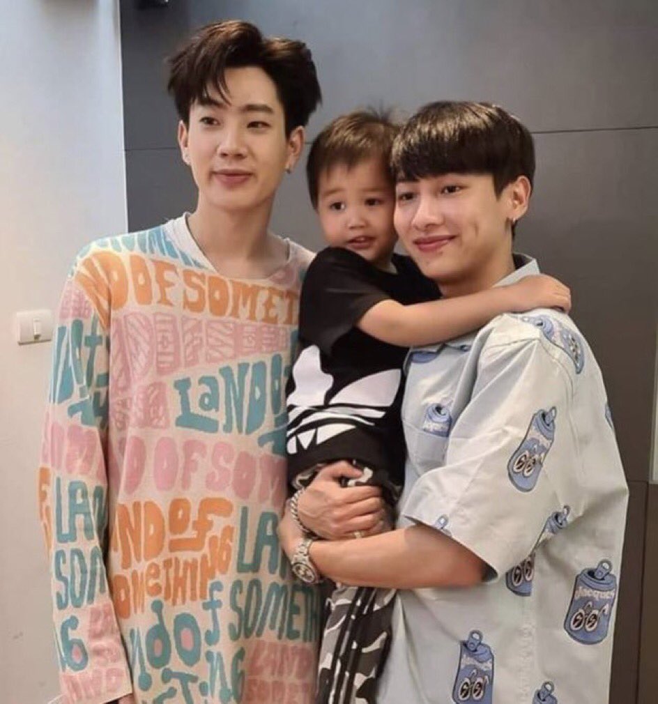 offgunnized's tweet photo. these pictures hit different now mygod shuta what a beautiful family they would have istGgsvdhdhdjei https://t.co/RolKCUyDNV