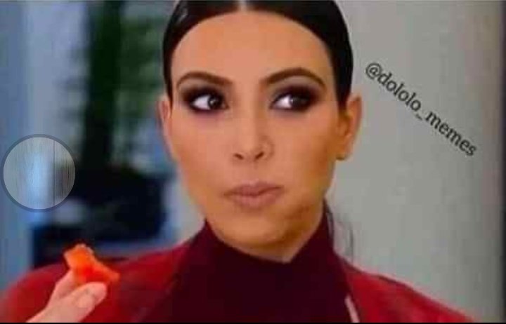 JusticeOffodile's tweet photo. When you walk in and  catch your bro pressing your phone:: https://t.co/OmNCaaDgrU