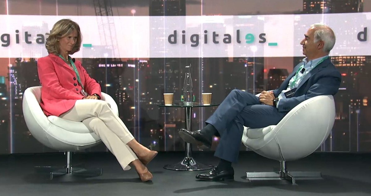 oscargsas's tweet photo. "Podemos dar un #salto #cuántico como país haciendo el #PlanDigital aquí y ahora! Foco en #pymes #sanidad #educación" brillantes @cristinagarmend @Cotec_Innova
  y @Coimbra1960 @vodafone_es en el último #diálogo de #Digitales2020 de @AsocDigitales ¡felicidades! https://t.co/KszGuHuoeQ