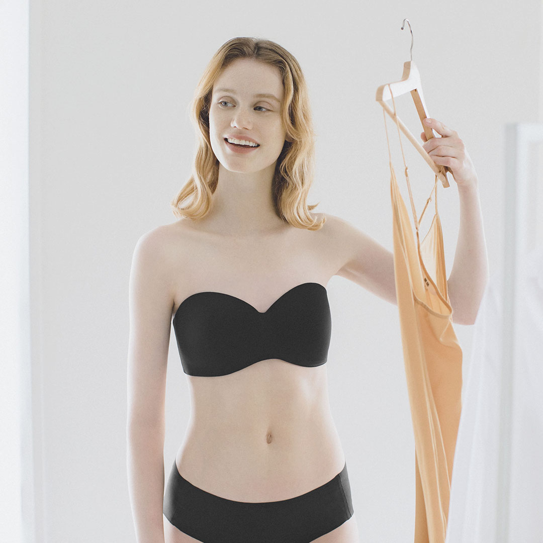 UNIQLO Philippines on X: UNIQLO's Wireless Bra Multiway fits your bust  perfectly without constricting and can be worn in four different ways.  Stretchy, non-slip material that stays in place even without straps.