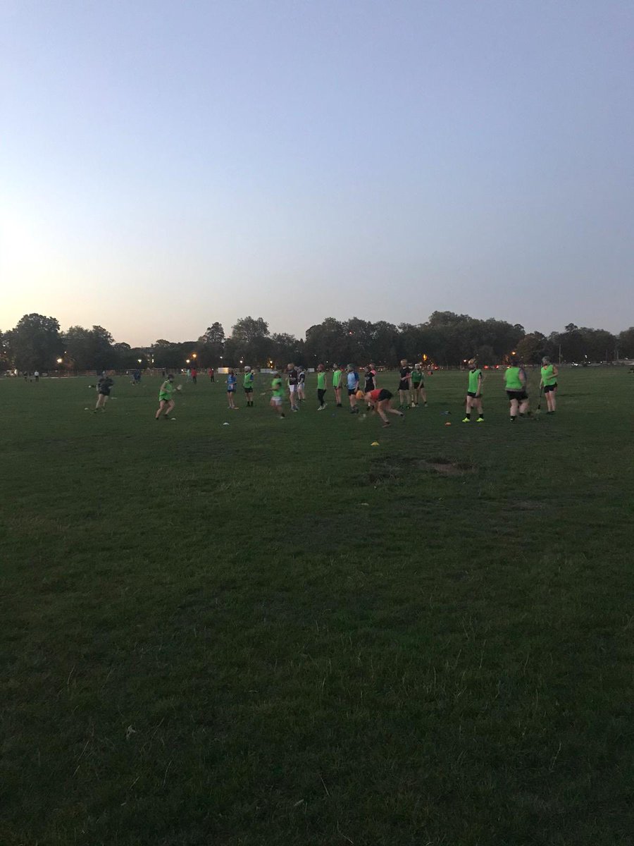 Last session before our juniors head off to Birmingham on Saturday 🏑 Great effort and commitment shown by everyone on Wednesday evening💚🖤 #CroydonAbú #irishinlondon #camogie #20x20