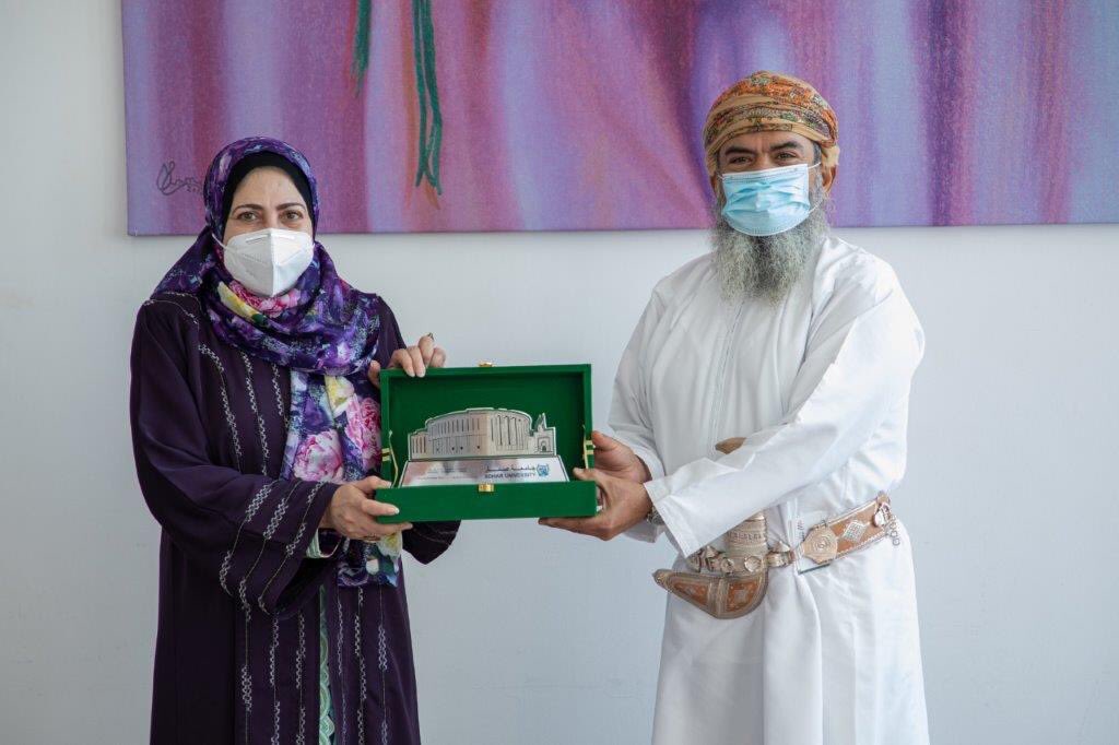 Soharuniv's tweet photo. معالي أ. د. رحمة المحروقية وزيرة التعليم العالي والبحث العلمي والابتكار تزور #جامعة_صحار 
HE Prof. Rahma Al Mahrouqi Minister of @omanmohe 
Visit 
#SoharUni https://t.co/0fesgJJZPV