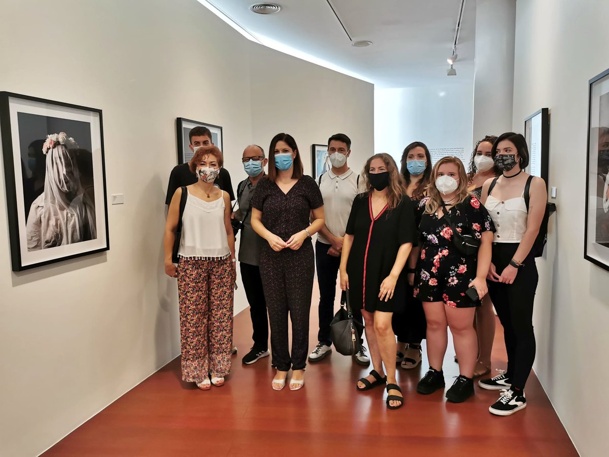 EscuelaTelmo's tweet photo. Desde hoy hasta el 9 de octubre se puede visitar en las salas del MUPAM la exposición ‘De lo pictórico. Discursos fotográficos en torno a la Historia del Arte’ realizada por el alumnado del Ciclo Superior de Fotografía. #escueladeartesantelmo #mupam https://t.co/ltje7NZlz7