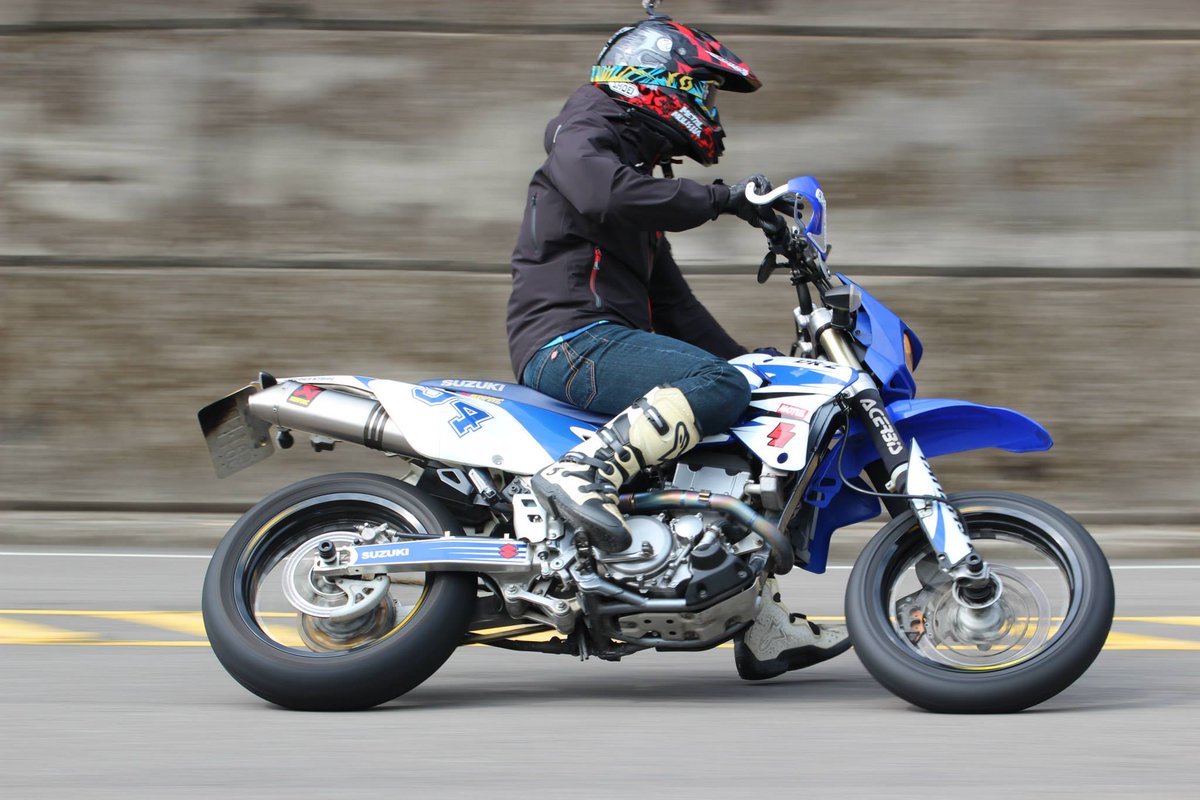 ickkk1's tweet photo. 名前:ming
愛車:シグナスXˋaddress125ssˋmsx125sfˋdrz400sm
身長:172.5
性別:男
出身:台湾-桃園
住み:さいたま市(曾て)
好き:バイクˋmotogp fansˋsuper motoˋ犬
一言:日本へバイク旅行しに行きたいんです!

#バイク乗りとして軽く自己紹介 
#バイク乗りと繋がりたい https://t.co/U4nxsTEnuG
