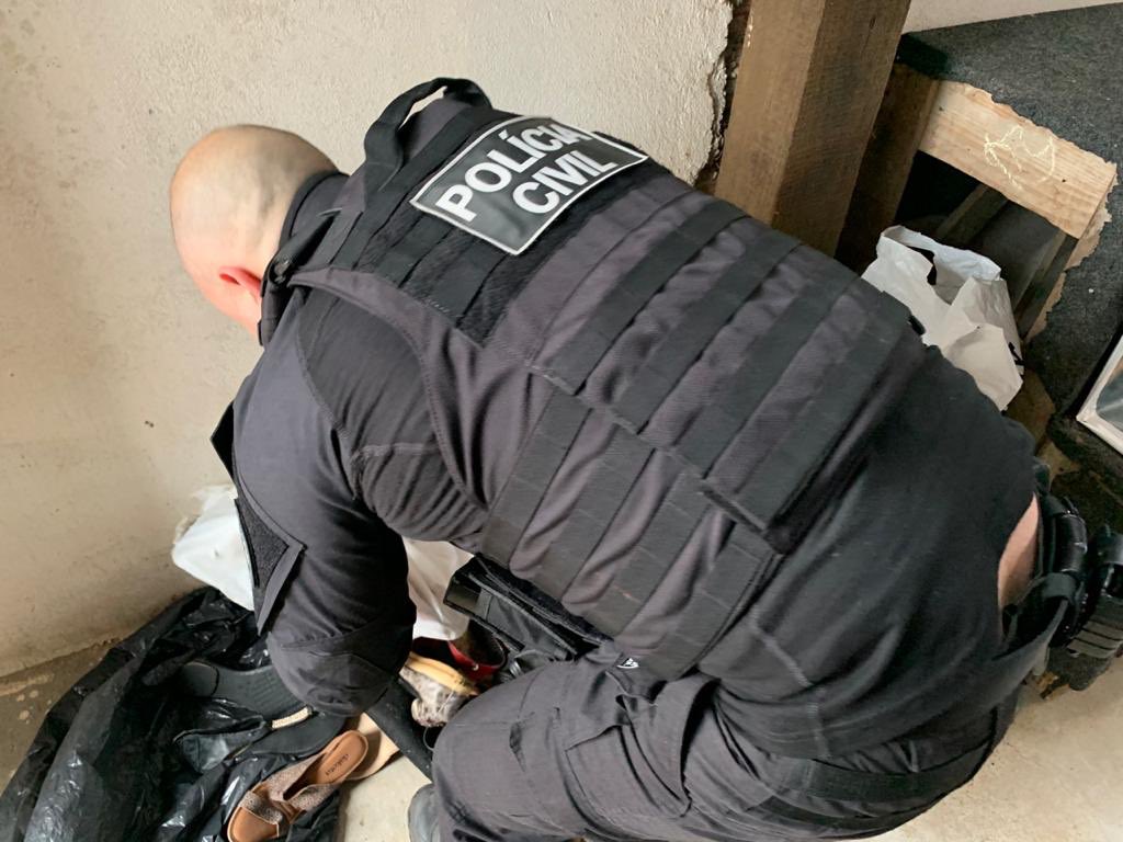 policiacivilrs's tweet photo. #OpBart A operação leva esse nome em razão do perfil no aplicativo da chamada "conta comercial" da organização criminosa ter a gravura do Bart Simpson, assim como a droga também possuir a mesma gravura.
#2DP_Gravataí https://t.co/NyeeuuFhMH