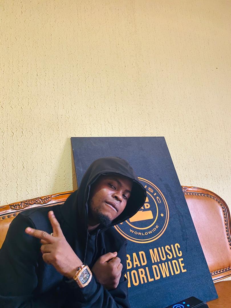 SamuelPresh's tweet photo. Listen to good music from @VCLEFGRAMO2 ft @Bleszdbwoy
and feel alright
Get good music here๐
https://t.co/Tz2r0N5bTP
#LegOverByVclef https://t.co/69kC8ydzm3