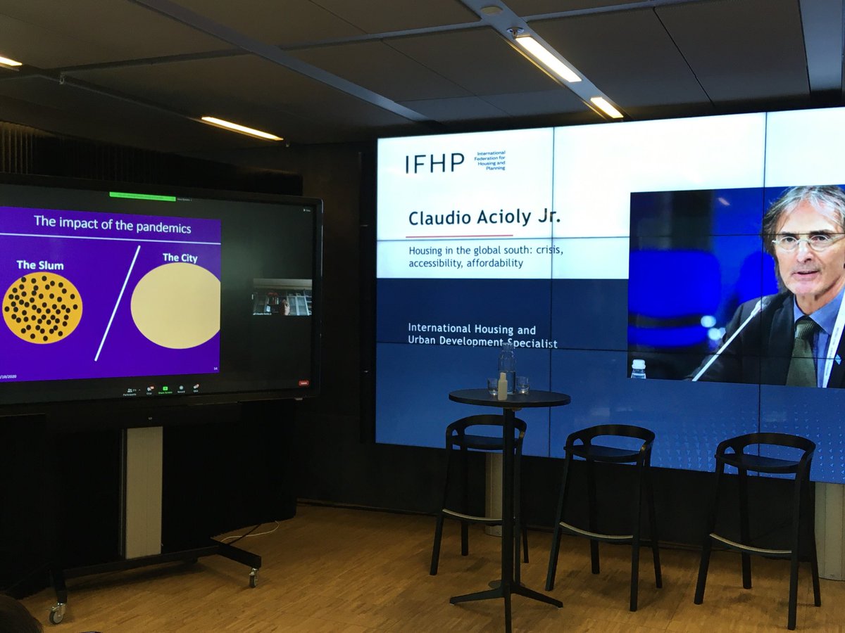 ⁦<a href="/ClaudioAcioly/">Claudio Acioly Jr</a>⁩ on the impact of the pandemic on cities. The live section at ⁦<a href="/BLOXHUBdk/">BLOXHUB</a>⁩ has ended, we now meet speakers at their PCs, at work or from home. ⭐️