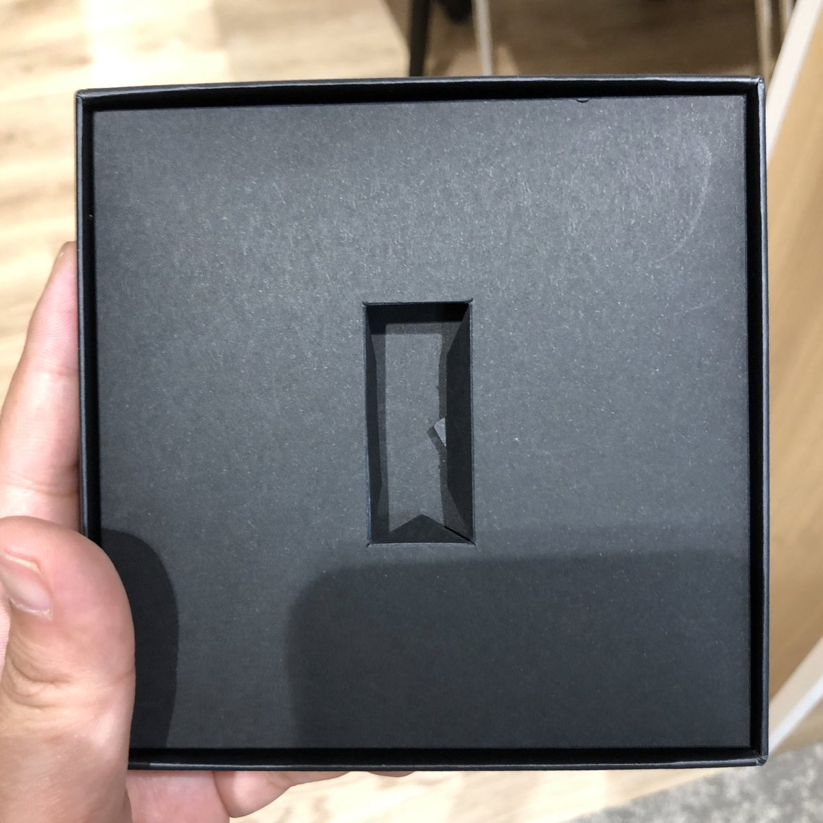 OMFACTORY_PC's tweet photo. Steinberg製品導入時あるある
「うわぁああドングル( eLicenser)がない!」
パッケージ内の仕切りを取ると…
Cubase、NUENDOはパッケージすら
トラブル時は落ち着きなさいと教えてくれます。
#Steinberg #cubase #nuendo #eLicenser https://t.co/9MAsMNoPqD