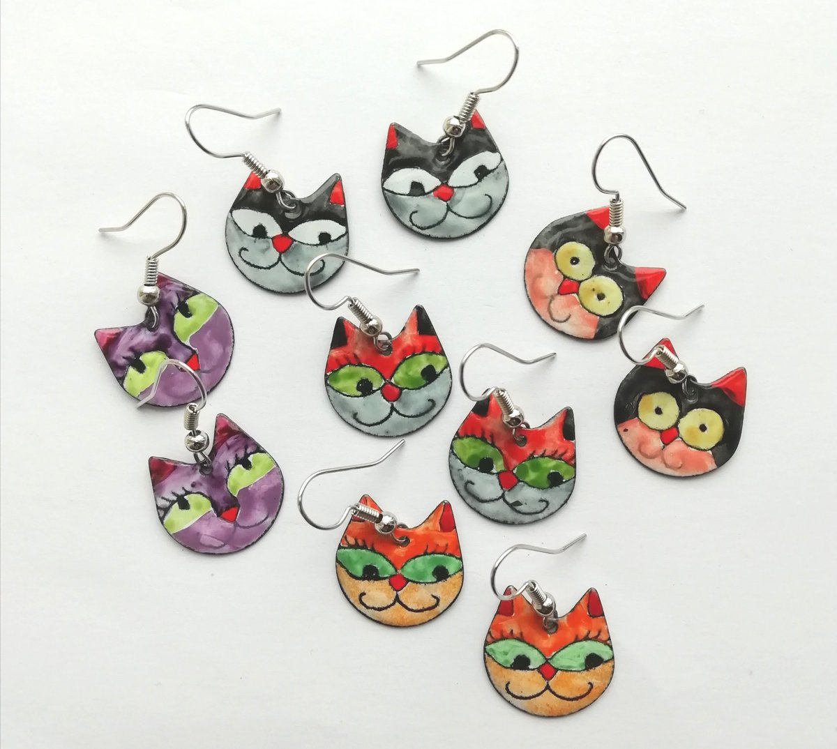 CreatureCreati2's tweet photo. Available on our new website #cats #catdesigns #catjewelery #catsrule #enameljewelery #handmade #Meow #creaturecreations https://t.co/K2QV9buTeX