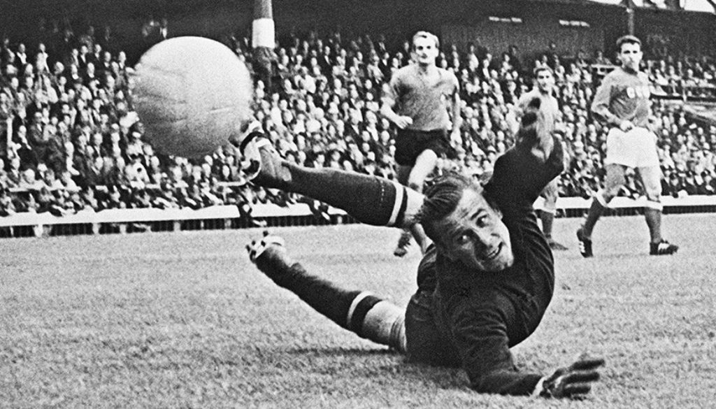 Did you know the great Lev Yashin played against Mohun Bagan? - Throughout its long & storied history, Mohun Bagan has played against many foreign teams. It can be argued that the greatest was the Soviet Union’s superb side that toured India in 1955. #IndianFootball  #MohunBagan