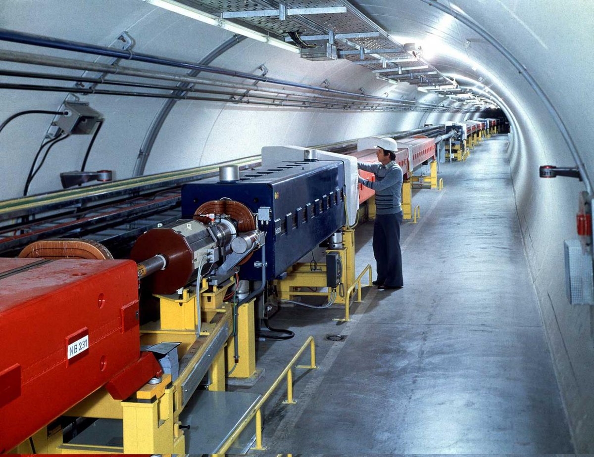 5) After the PS the protons are injected into the Super Proton Synchrotron (SPS),  @CERN's second largest machine, and the one that was used in the discovery of the W and Z particles! The SPS accelerates the protons to 450 GeV and then... https://home.cern/science/accelerators/super-proton-synchrotron
