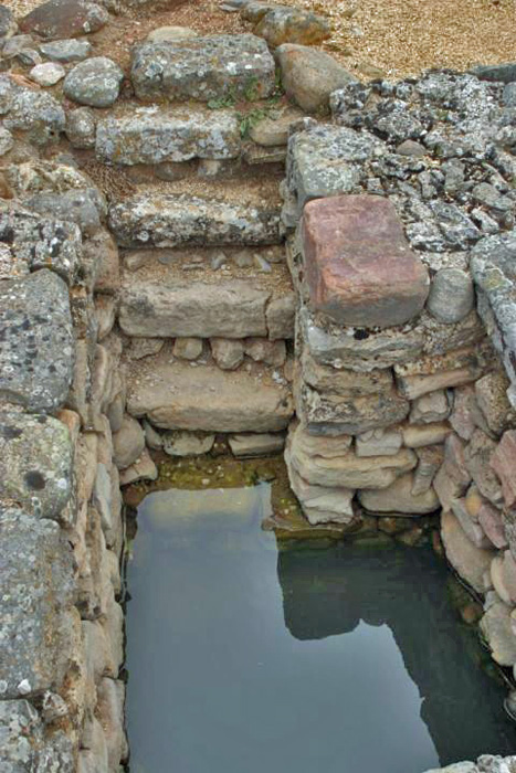 Esta condición se da también en los casos menos insólitos de aljibes todavía activos, como los de  #Numancia o castros de San Cibrao de Las (Ourense) y Elviña (A Coruña), al igual que en pozos de diferentes yacimientos arqueológicos @sorianitelaimag  @PACC_San_Cibran  @CorunaTurismo