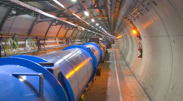 6) Finally, the protons enter the Large Hadron Collider! 27km long and 100m underground, the  #LHC has 1232 blue superconducting dipole magnets (16m long!) whose job is to curve bunches of protons around and around the ring in opposite directions. https://home.cern/science/accelerators/large-hadron-collider