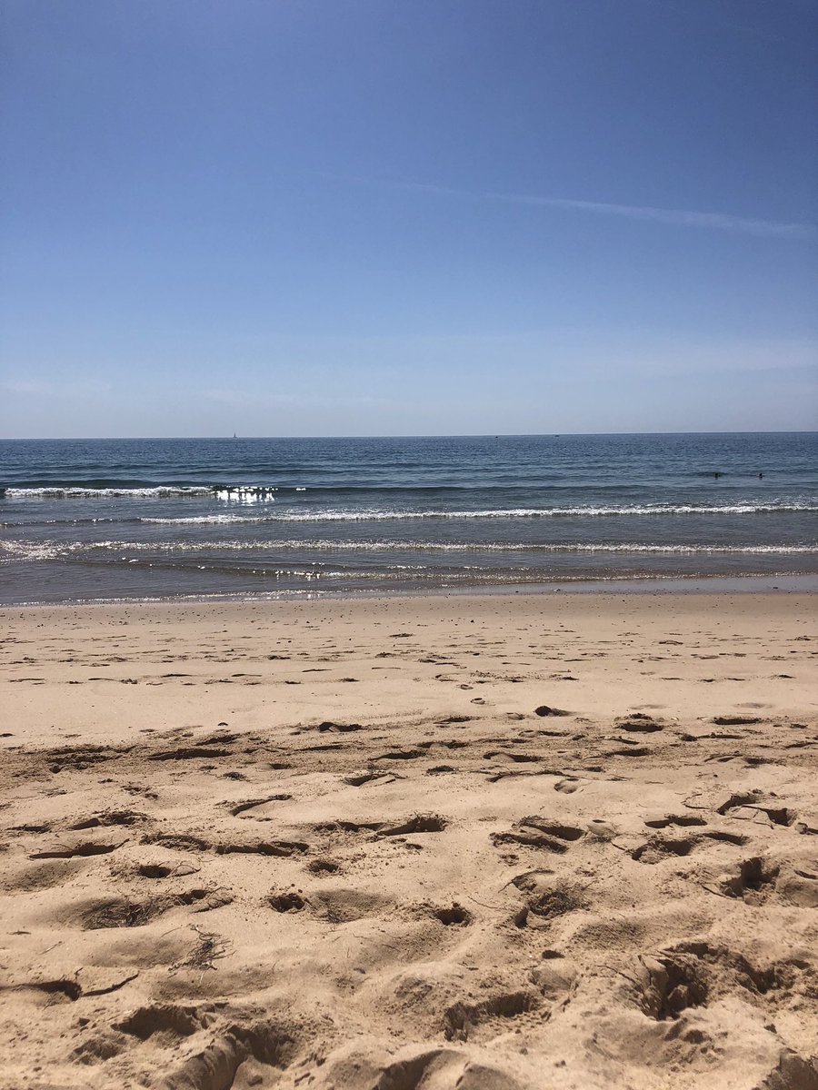 ElaClark's tweet photo. ☀️🇵🇹🏝 Time out 🧘🏼‍♀️💕 #beach_time #algarve https://t.co/CcLPYDEvrB