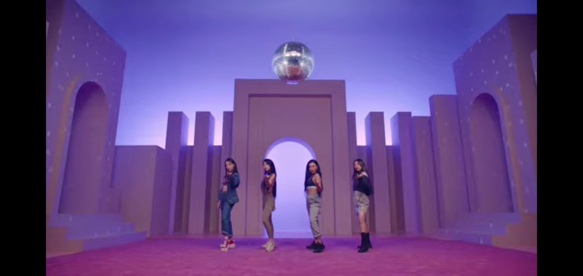 hwasa_seducee's tweet photo. Omfggggggg moos are fed todayyy!!!!!!! Moonbyul have ig post and our baby hyejinieeeee and our unnoe Solar have a vloggg!! Of they healthy ofcourse moots needs to be healthy toO. WE ARE THE HEALTHIEST MOOS  LETS STREAM WANNA BE MYSELF 
#WannaBeMAMAMOO
#MAMAMOO_WannaBeMyself https://t.co/EOpEWzrTnB