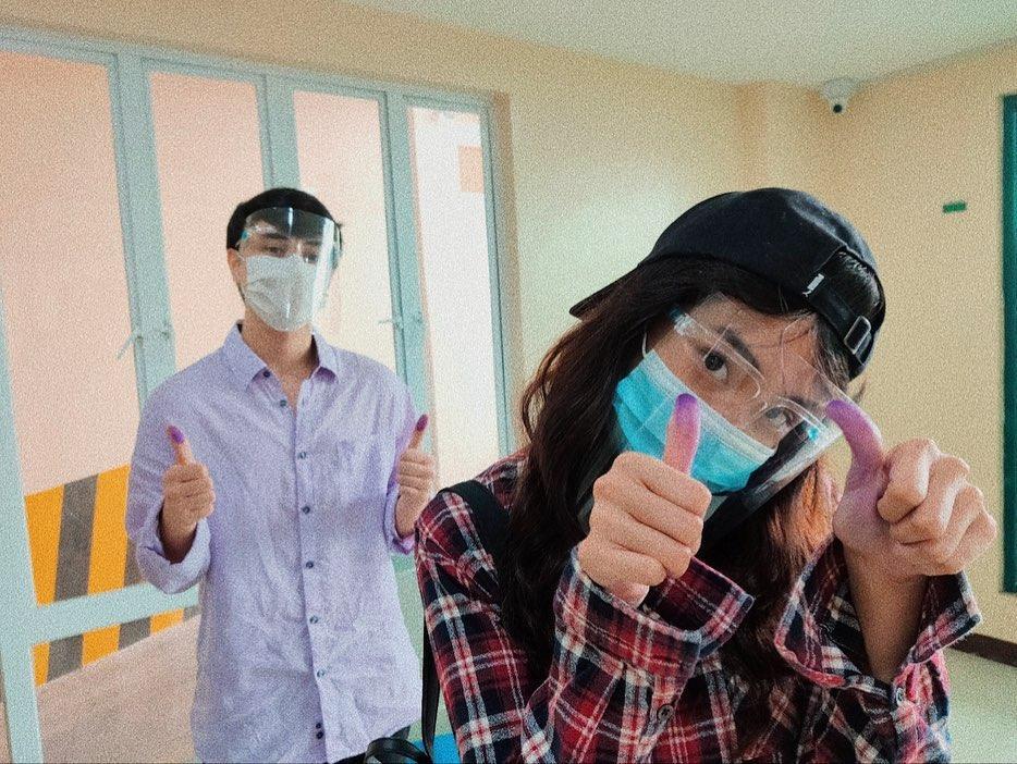 rapplerdotcom's tweet photo. LOOK: Maymay Entrata and Edward Barber registered as voters together, accompanied by their fellow ABS-CBN talent Robi Domingo. The young stars encouraged others to register as well. 📸: Maymay Entrata/IG https://t.co/HhsdViZ3WI
