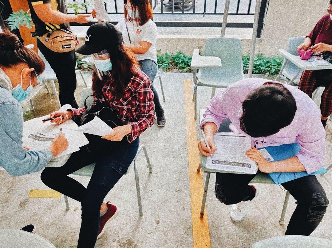 rapplerdotcom's tweet photo. LOOK: Maymay Entrata and Edward Barber registered as voters together, accompanied by their fellow ABS-CBN talent Robi Domingo. The young stars encouraged others to register as well. 📸: Maymay Entrata/IG https://t.co/HhsdViZ3WI