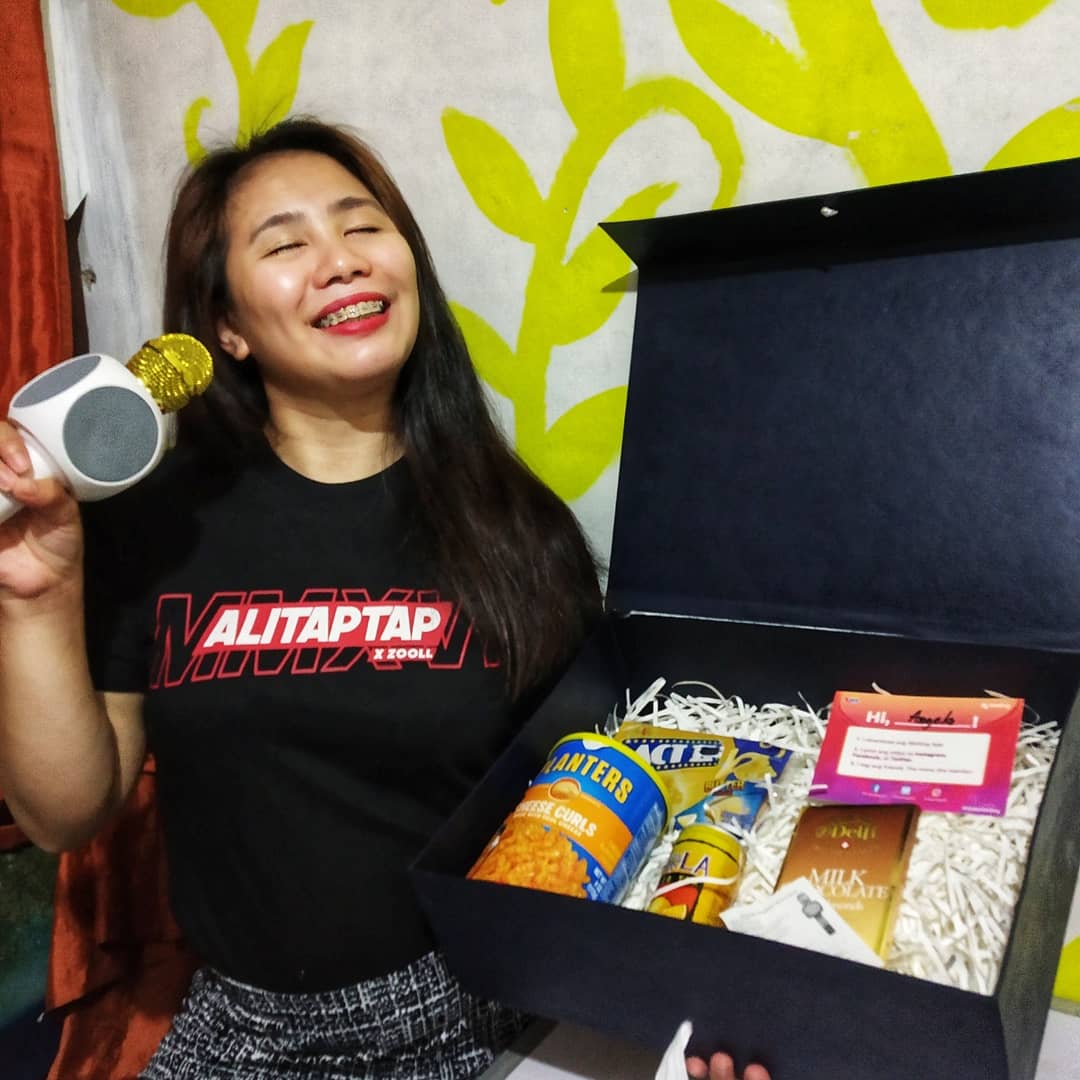 LovTeacherAngel's tweet photo. It's time to #GlobeWeSing using this awesome Bluetooth Microphone and @wesingapp. Isang malupit na sing-along ito to reveal my inner Christina lols. Thanks @tmtambayan for sending these love karaoke kit.
#LoveTeacherAngelDotCom #WeSingApp #NoExpiryAngFun #TMFunPinoyTambayan https://t.co/3vw97uU19u