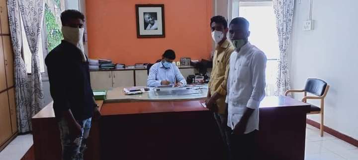 MoinS_Solapur's tweet photo. सोलापूर महाराष्ट्र जन एकता संघटनेच्या वतीने मुस्लिम आरक्षण शिक्षण आरक्षण या मागणीकरिता आज मुस्लिम समाजाला 10% टक्के आरक्षण देण्याची मागणीचा निवेदन सोलापूर जिल्हाधिकारी साहेब यांना निवेदन देण्यात आले यावेळी 
मी व माझे सहकारी मित्र परिवार उपस्थित होतो ❤️🌾 https://t.co/nHDnniHF4J
