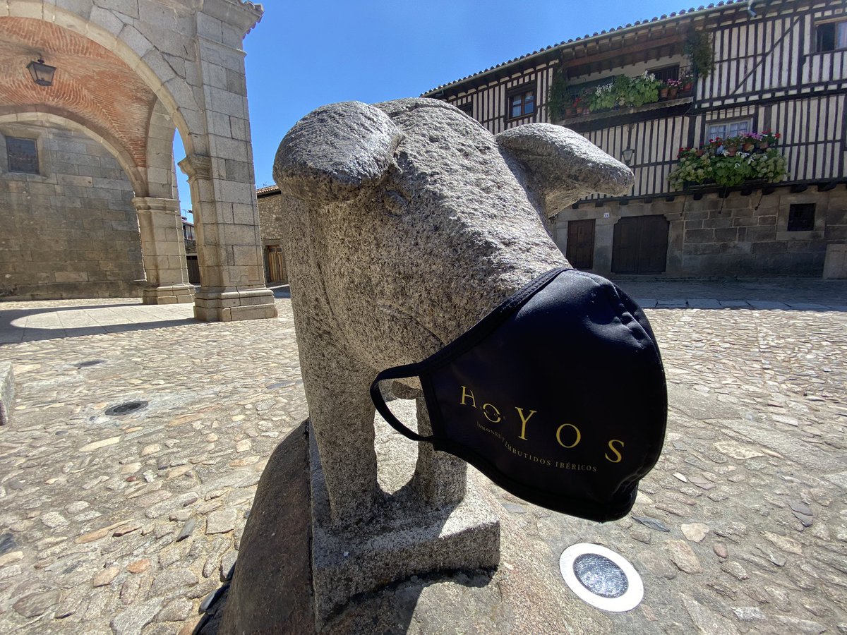 El famoso #marranodesanantón de #laalberca también se protege 😷 Entra en nuestra Web y conoce los Jamones y Embutidos típicos de La Alberca (Salamanca) hermanoshoyos.es #hermanoshoyos #somosfabricantes #fabricantes #salamanca #ibericos #embutidos #jamones