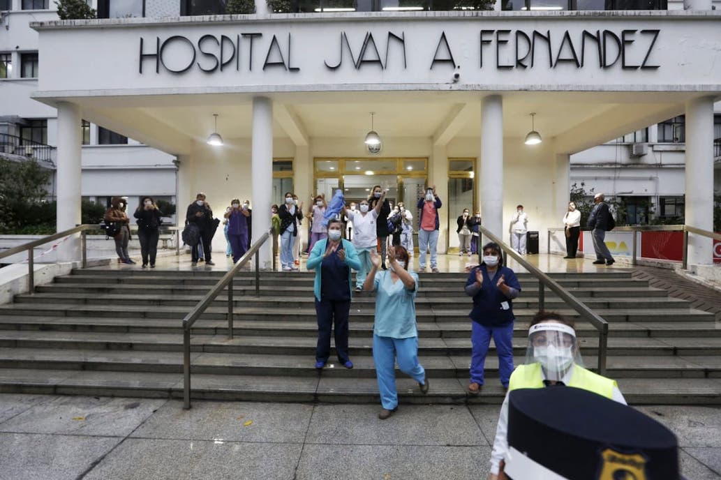 fsuarezlastra's tweet photo. Van por Larreta y se tiran un tiro en los pies q impacta a los más pobres del conurbano. Le sacan $35.000 millones. Los 33 hospitales de CABA cuestan $75.000 millones. El 50% de los pacientes son pobres del conurbano. En 1/2 de la pandemia le sacan lo que CABA gasta en atenderlos https://t.co/JIUxnnKGp0