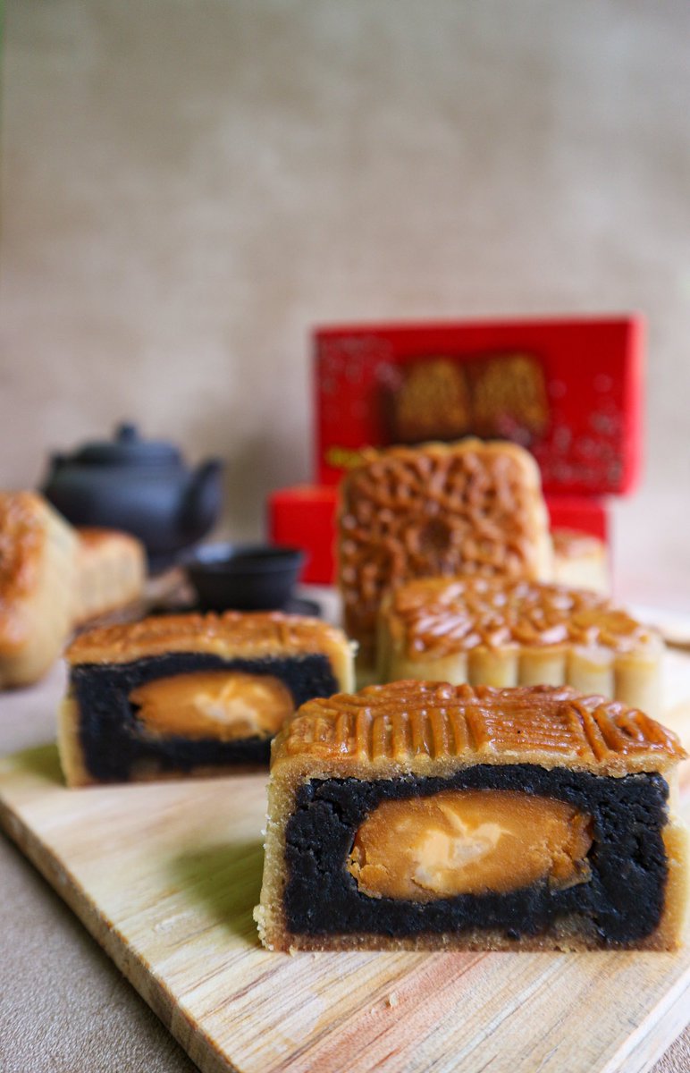cukopalembang1's tweet photo. Temen temen, ada yang pengen makan moon cake kah? Kita ada ya, homemade, tanpa pengawet buatan, dan dijamin HALAL🥰🥰 https://t.co/dqnjwOOtM2