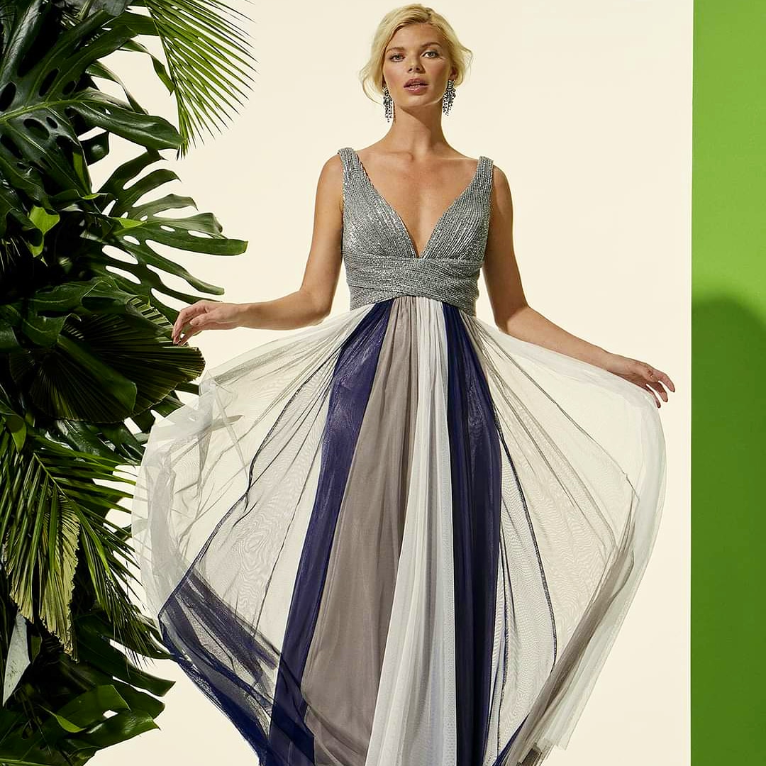 La vera #bellezza è sempre accompagnata dall'eleganza...
⤵️ Scegli il tuo abito da #cerimonia: bit.ly/3dpnqsX #wedding