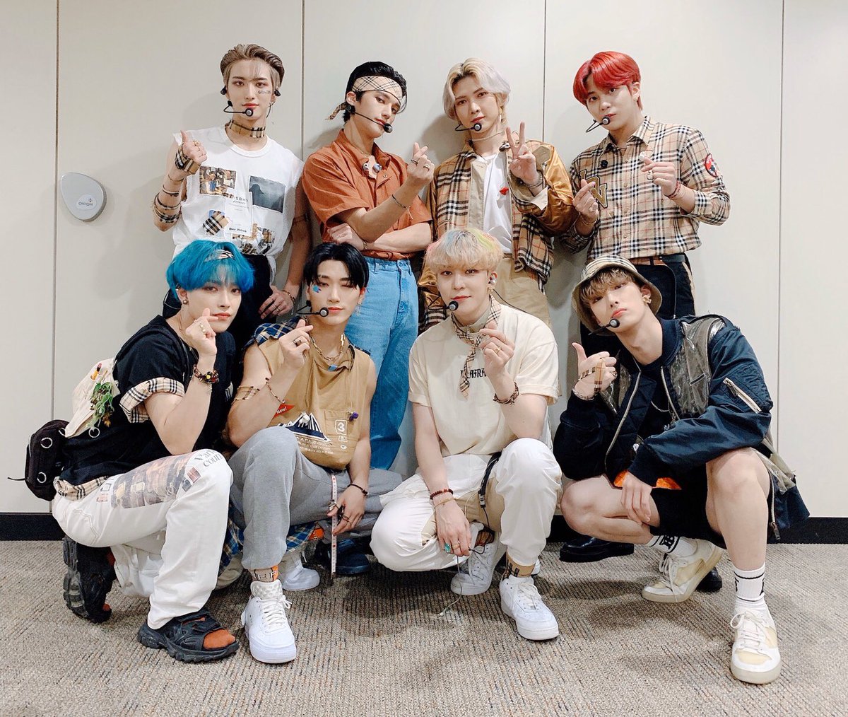 ATEEZofficial's tweet photo. [📷] TODAY ATEEZ
　
베이지가 찰떡인 인간 베이지! 에이티즈가 왔어요✌️
오늘은 가을 향기가 솔솔~🍁🍂
　
#TODAY_ATEEZ #ATEEZ #에이티즈 https://t.co/flKX7uc40Y