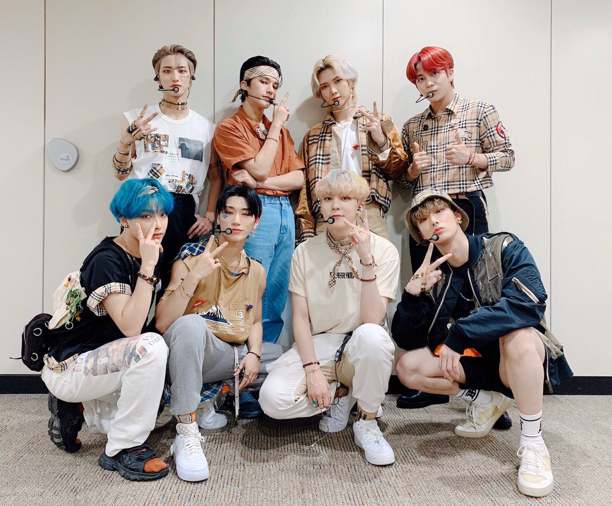 ATEEZofficial's tweet photo. [📷] TODAY ATEEZ
　
베이지가 찰떡인 인간 베이지! 에이티즈가 왔어요✌️
오늘은 가을 향기가 솔솔~🍁🍂
　
#TODAY_ATEEZ #ATEEZ #에이티즈 https://t.co/flKX7uc40Y