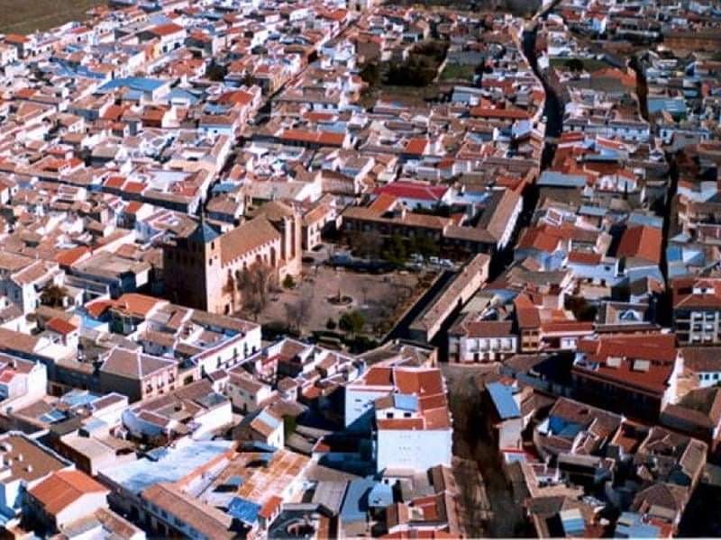 PsoeMoral's tweet photo. 🚨 IMPORTANTE
👉 Durante la semana pasada  no se han producido  contagios en nuestra localidad. 

👉 Esto no significa que el virus no este entre nuestra calles.

👉 Pedimos a la población q continué  siguiendo las indicaciones sanitarias en cuanto a mascarillas y distanciamiento https://t.co/siytHfceAa