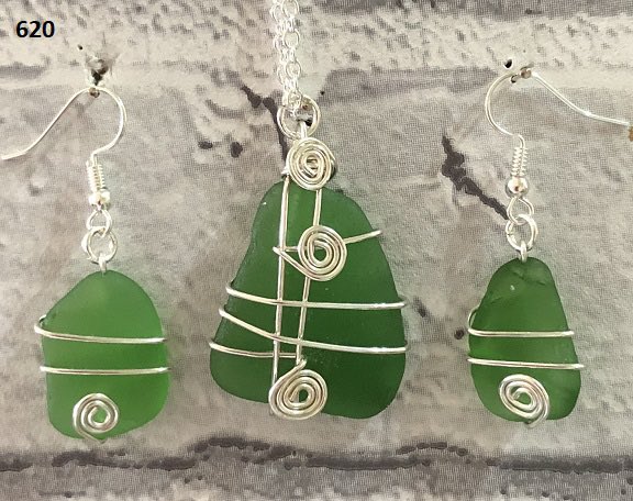 ArgyllSeaGlass's tweet photo. Beautiful, handmade seaglass jewellery sets available at https://t.co/6JfHhNcKZo ❤️🏴󠁧󠁢󠁳󠁣󠁴󠁿
Free U.K. postage &amp; a free gift with every set 🥳🥳

#CraftBizParty #Argyll #Seaglass #Scotland #FirstTMaster #ScottishCraftHour #Freepostage #ThursdayMotivation #HandmadeHour #ThursdayThoughts https://t.co/sPtNGYTCEb