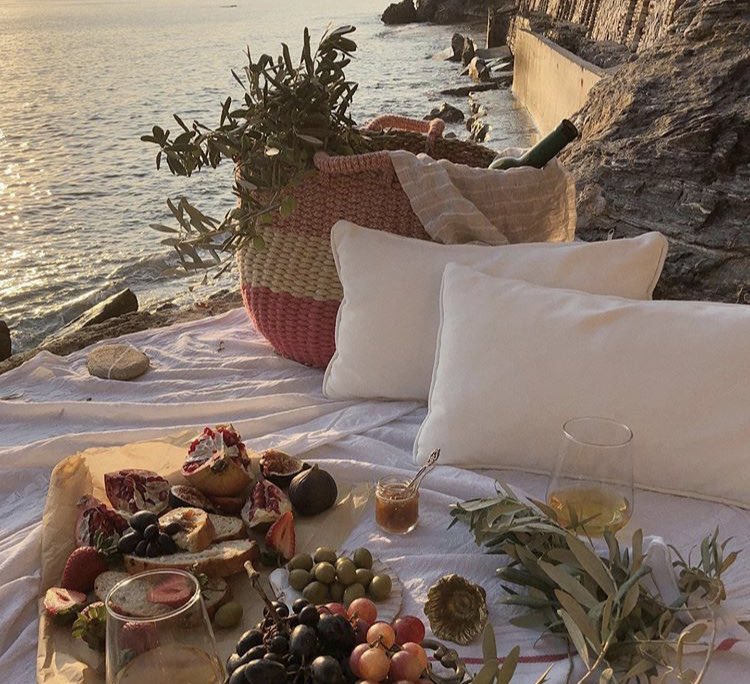 KoalaAppSite's tweet photo. Pick a date😍 #dating #date #datenight #picnic #cute #dateideas #romantic #happy #loveislove #lovematters #adorable #want #wantit #Romance #romanceisntdead https://t.co/nCdfu2NYUR