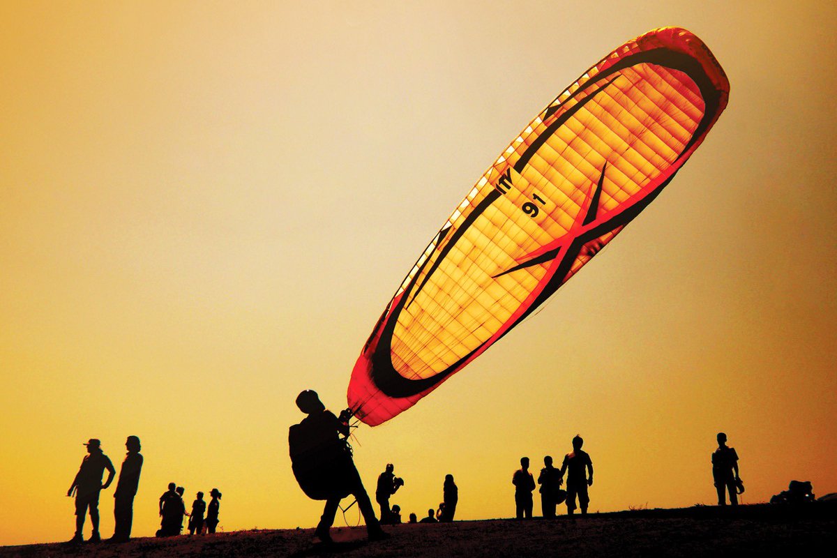 🗣 Yamaç paraşütü konusunda bölgedeki en iyi uçuş alanı Sakarya’nın Serdivan ilçesinde bulunan Kırantepe'dir. Burası 'Paraşüt Tepe' olarak da bilinir. 

📌 Yıl içerisinde onlarca yamaç paraşütü eğitim kursları açılmaktadır.

Türkiye Serbest Paraşütçüler Günü Kutlu Olsun 🪂