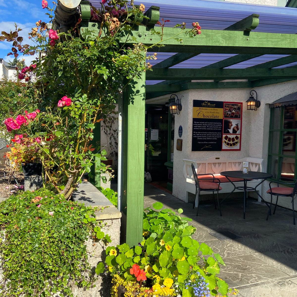 HighlandChoc's tweet photo. What a beautiful entrance into September.  The sun is shining, the leaves are turning and the hot chocolate is ready.  Come and visit our gastronomic experiences in Grandtully! 🍂 https://t.co/M084TozGJZ